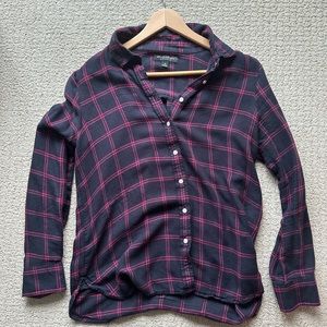 Banana Republic Women's Dillon Classic Fit Black Pink Plaid Flannel. Medium.